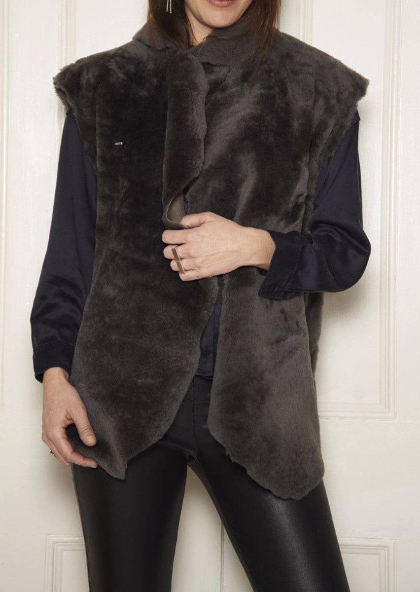 Sleeveless Shearling Jacket: Grey