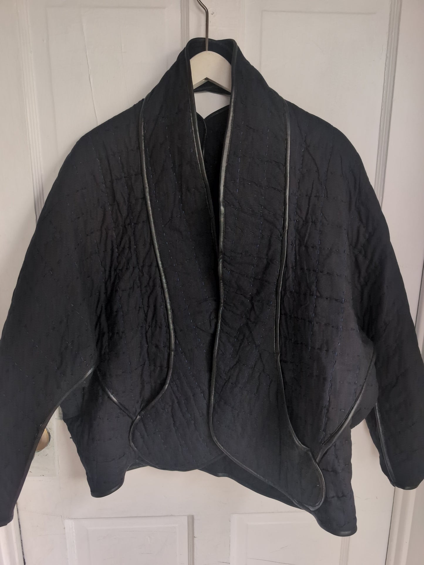 Lipbomber Jacket -Black