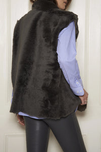 Sleeveless Shearling Jacket: Grey